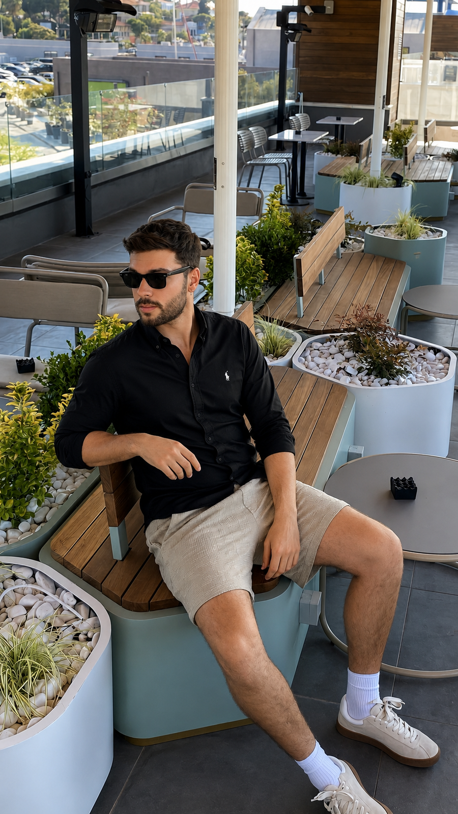 Customer wearing the SOLARO linen shirt