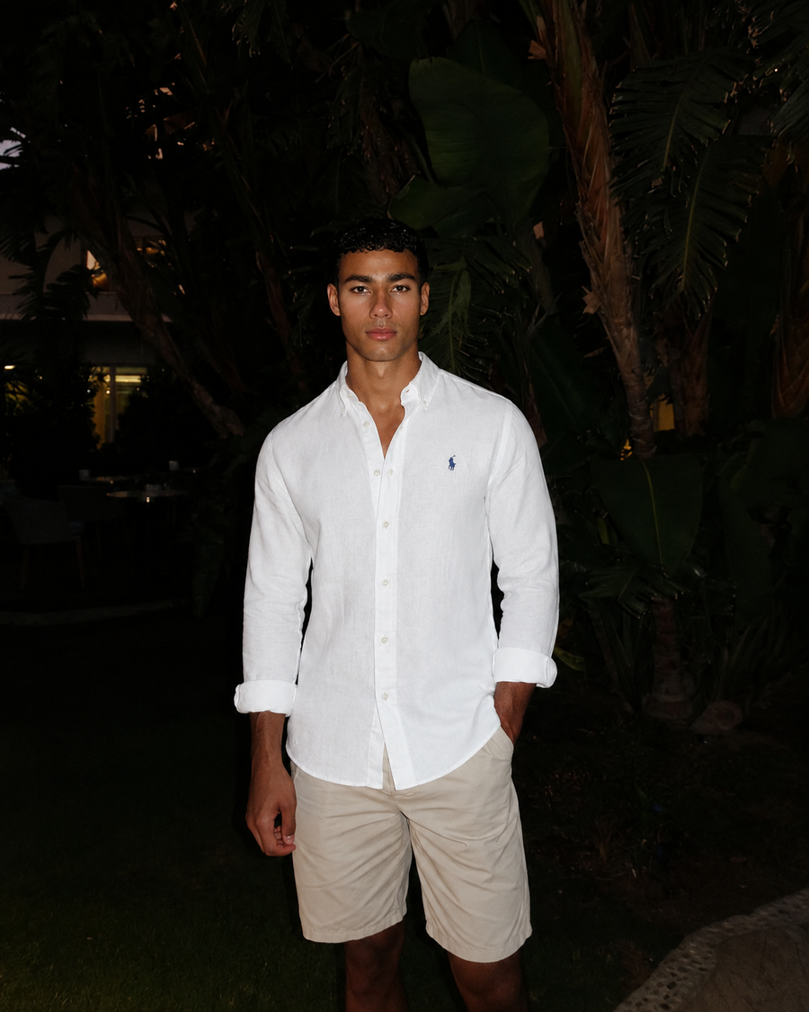 Customer wearing the SOLARO linen shirt