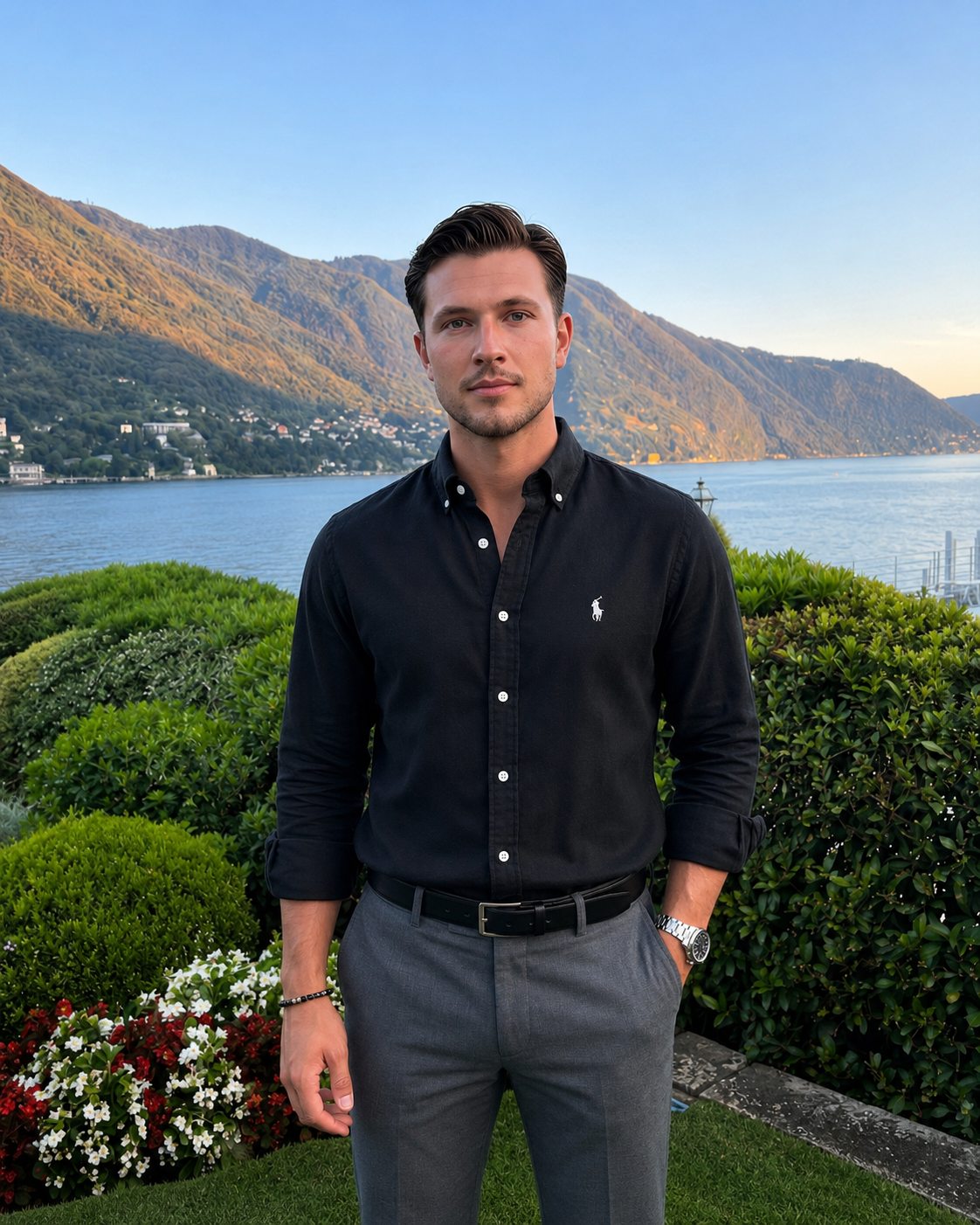 Man wearing the SOLARO linen shirt on a summer evening