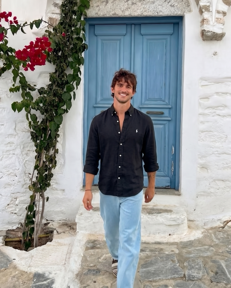 Customer wearing the SOLARO linen shirt