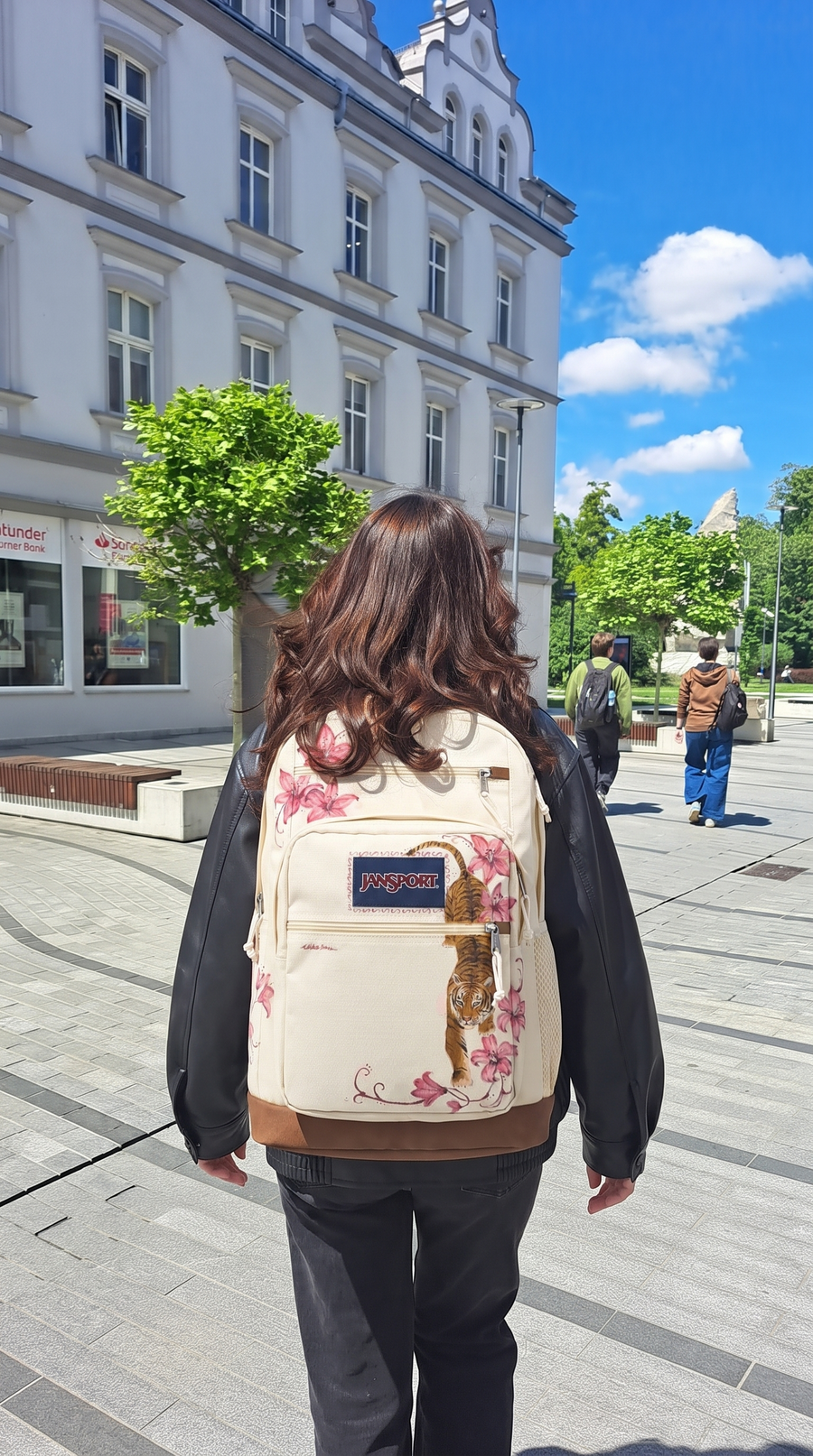 Customer wearing The Larkspur Backpack